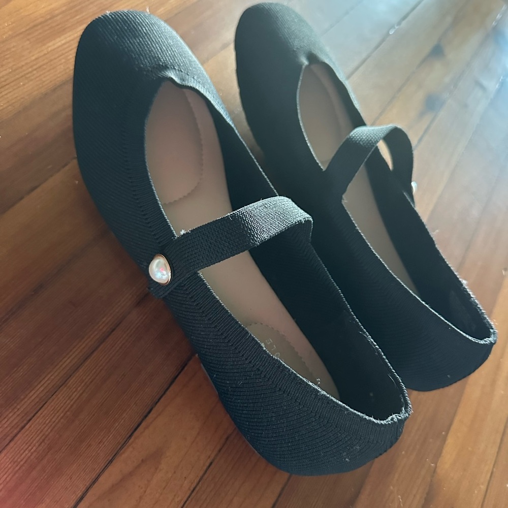 Kenneth Cole Black Textured Flats